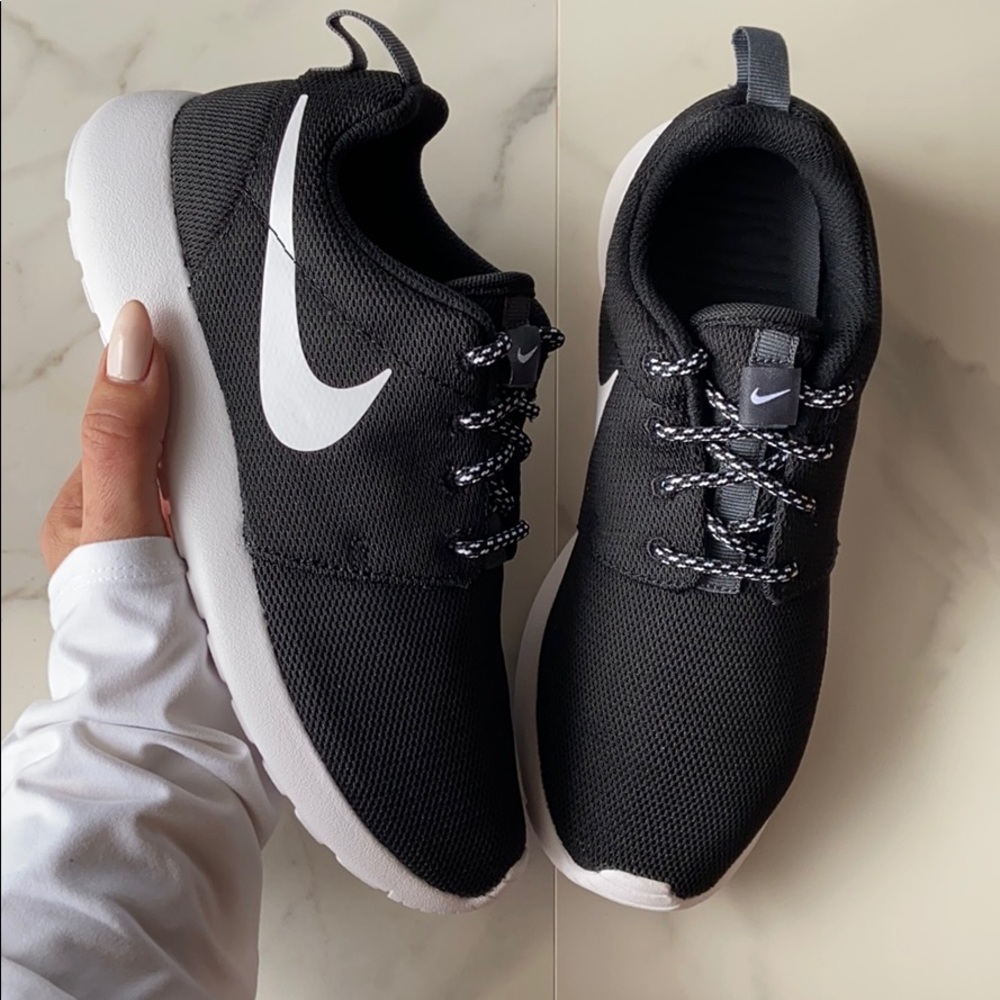 NWT Nike roshe one black sneakers shoes - Picture 3 of 7